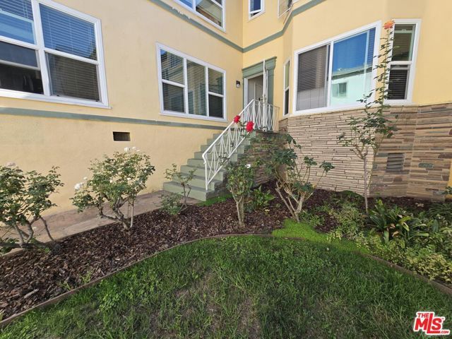 1268 Queen Anne Place, Los Angeles, CA 90019