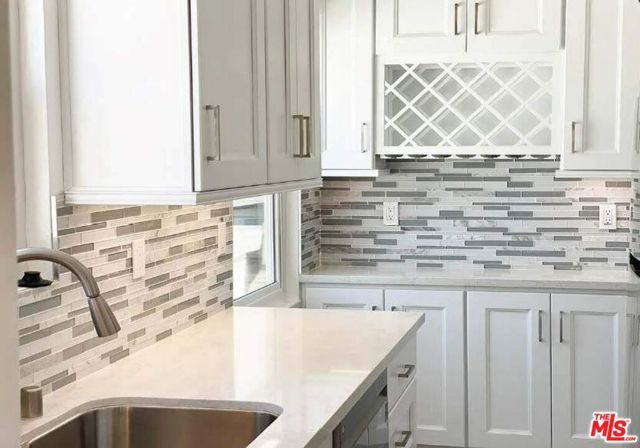 1268 Queen Anne Place, Los Angeles, CA 90019