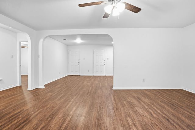 1922 Cross Oaks Drive, Lancaster, TX 75146