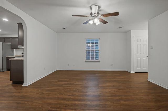 1922 Cross Oaks Drive, Lancaster, TX 75146