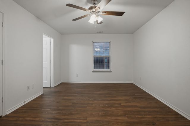 1922 Cross Oaks Drive, Lancaster, TX 75146