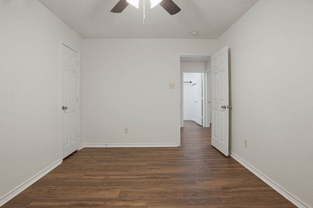 1922 Cross Oaks Drive, Lancaster, TX 75146