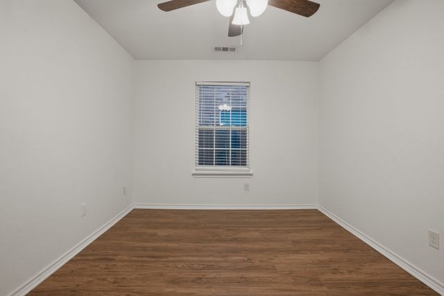 1922 Cross Oaks Drive, Lancaster, TX 75146