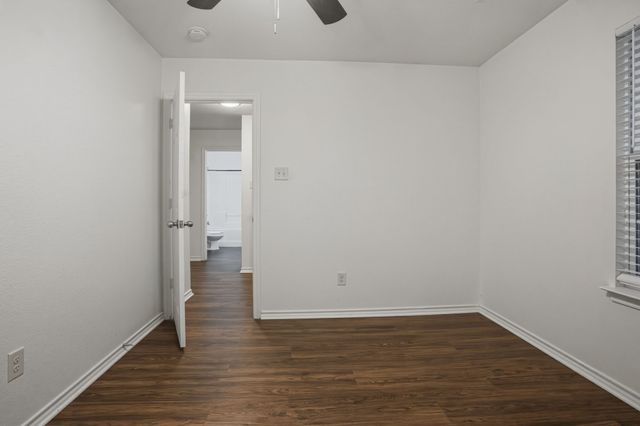 1922 Cross Oaks Drive, Lancaster, TX 75146