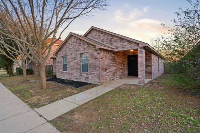 1922 Cross Oaks Drive, Lancaster, TX 75146