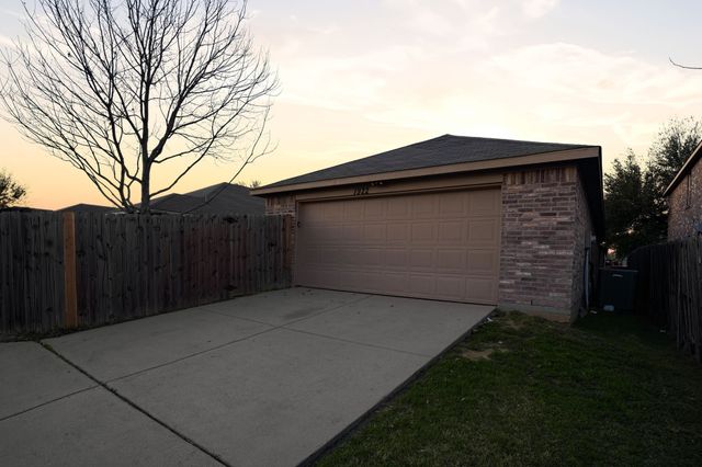 1922 Cross Oaks Drive, Lancaster, TX 75146