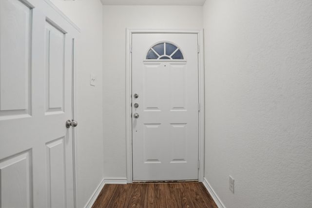 1922 Cross Oaks Drive, Lancaster, TX 75146