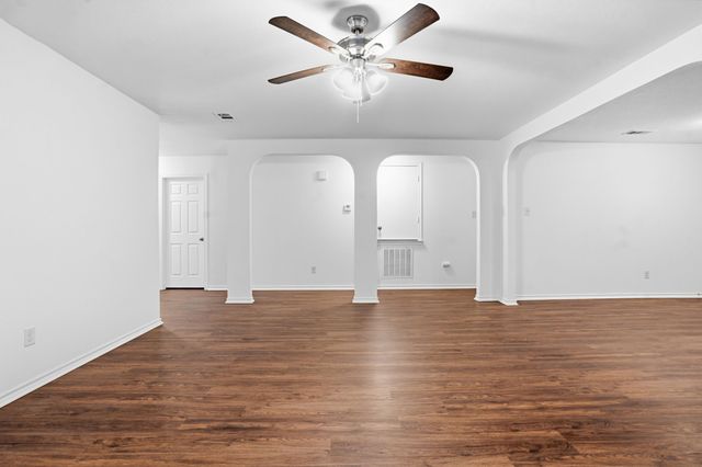 1922 Cross Oaks Drive, Lancaster, TX 75146