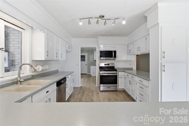 938 Sandswood Drive, Gastonia, NC 28054