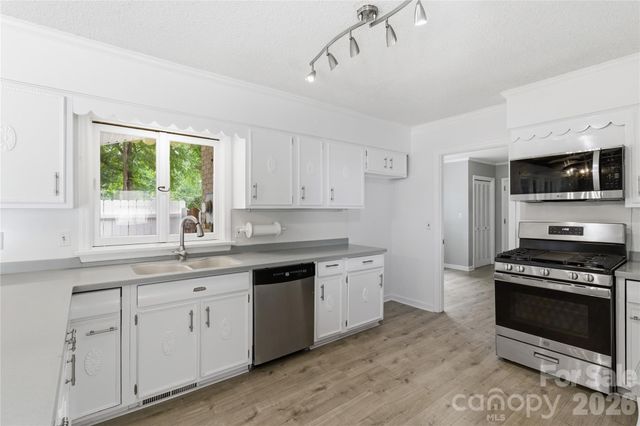 938 Sandswood Drive, Gastonia, NC 28054