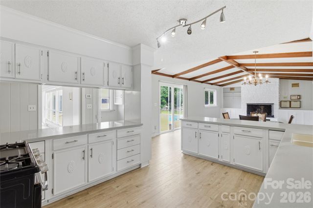938 Sandswood Drive, Gastonia, NC 28054