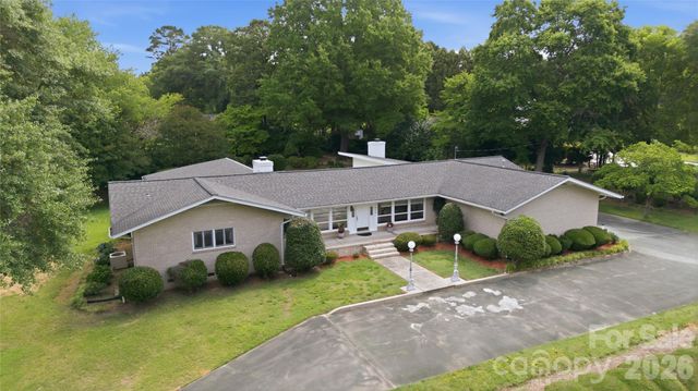938 Sandswood Drive, Gastonia, NC 28054