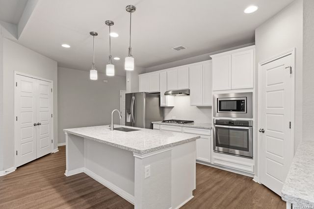 121 Abbeydell, Boerne, TX 78015