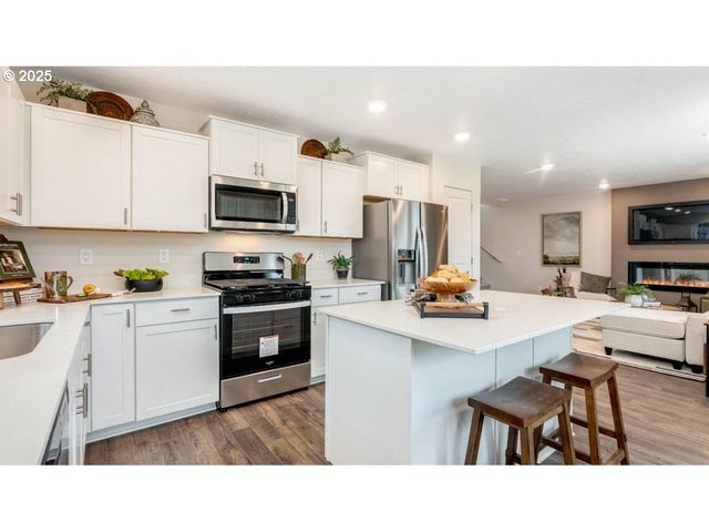 4946 Marr Ave Ne, Salem, OR 97301