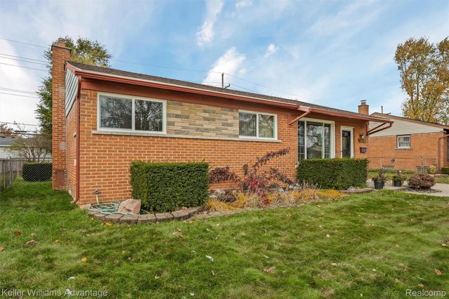 6927 Apache Trail, Westland, MI 48185