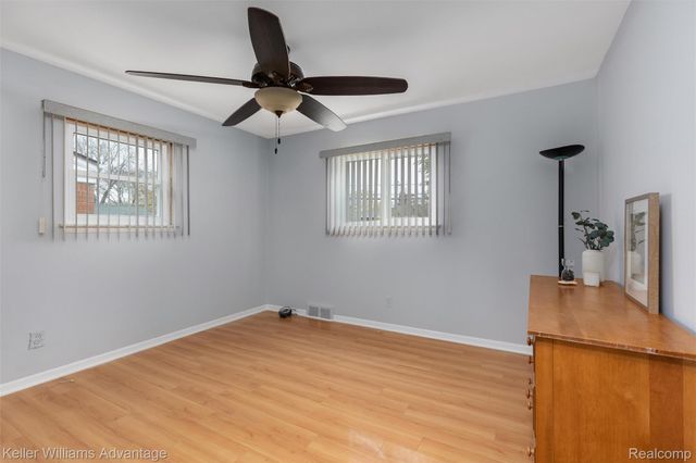 6927 Apache Trail, Westland, MI 48185