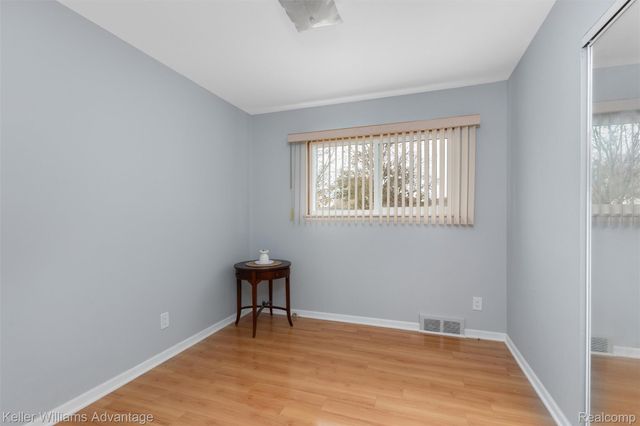 6927 Apache Trail, Westland, MI 48185