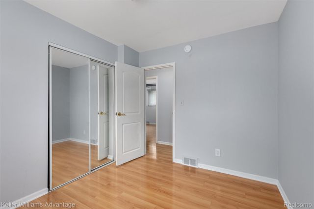 6927 Apache Trail, Westland, MI 48185