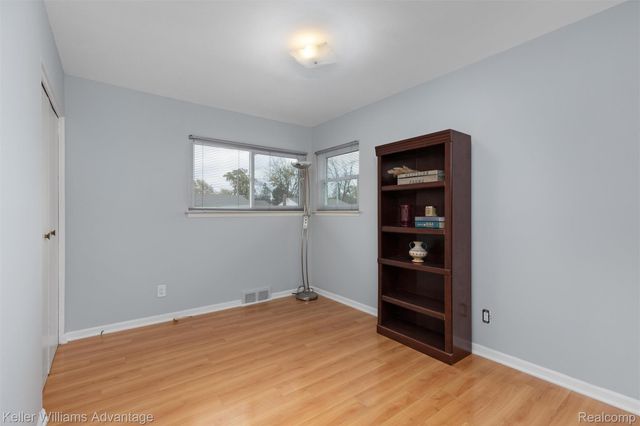 6927 Apache Trail, Westland, MI 48185