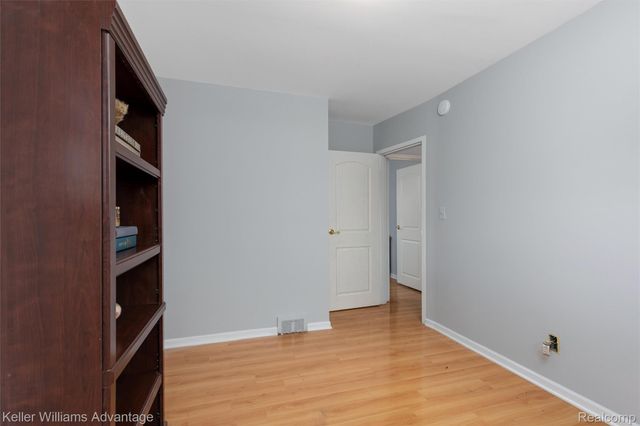 6927 Apache Trail, Westland, MI 48185