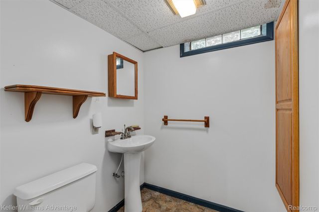 6927 Apache Trail, Westland, MI 48185