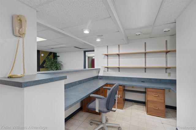 6927 Apache Trail, Westland, MI 48185