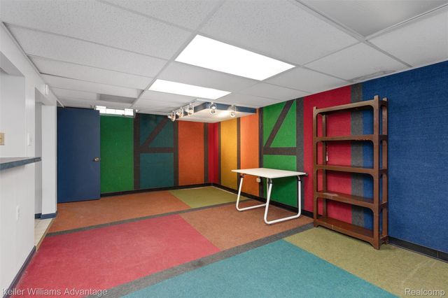 6927 Apache Trail, Westland, MI 48185