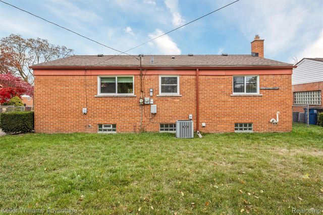 6927 Apache Trail, Westland, MI 48185