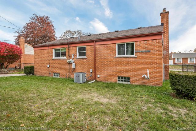 6927 Apache Trail, Westland, MI 48185