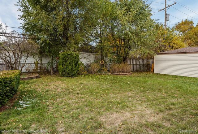 6927 Apache Trail, Westland, MI 48185