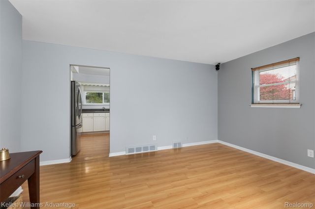 6927 Apache Trail, Westland, MI 48185