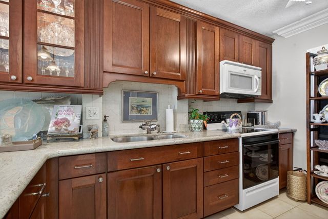 800 Pine Drive 13, Pompano Beach, FL 33060