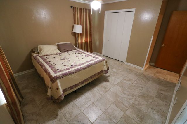 270 SE 26th St, Paris, TX 75460