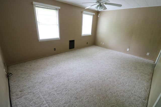 270 SE 26th St, Paris, TX 75460