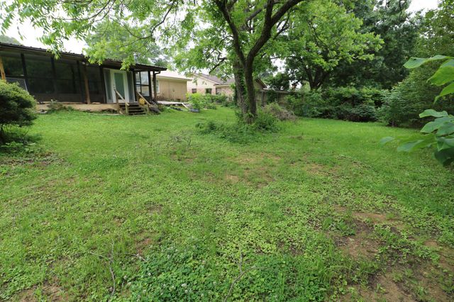 270 SE 26th St, Paris, TX 75460