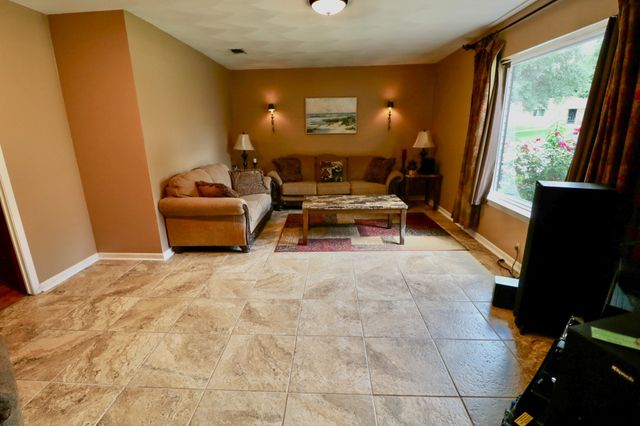 270 SE 26th St, Paris, TX 75460