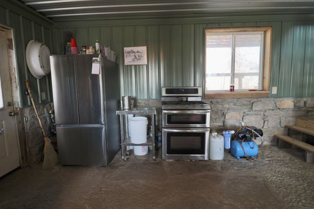 4561 Mayberry Prong Rd, Linden, TN 37096