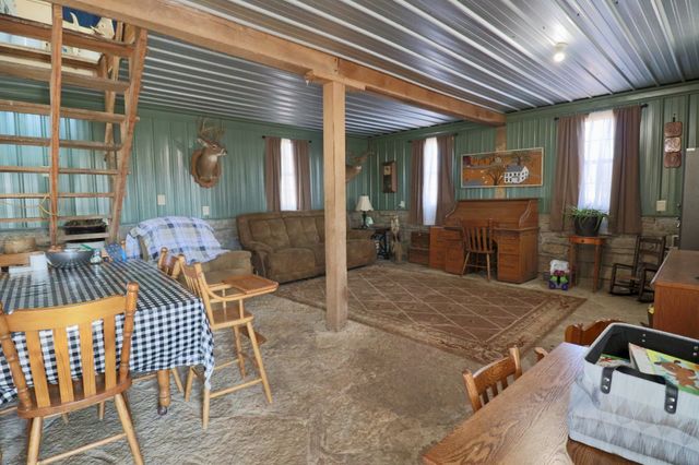 4561 Mayberry Prong Rd, Linden, TN 37096