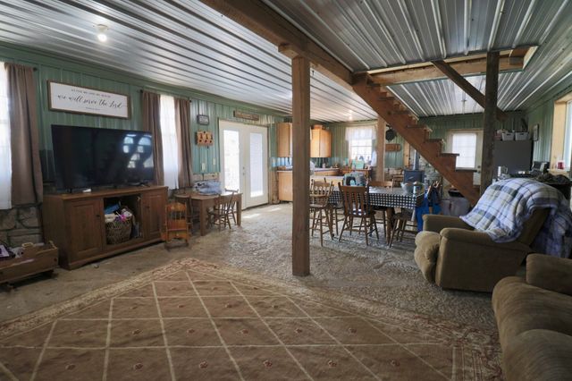 4561 Mayberry Prong Rd, Linden, TN 37096