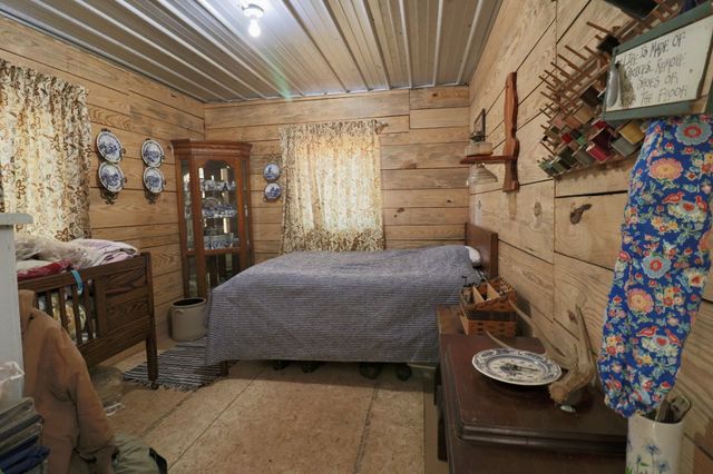 4561 Mayberry Prong Rd, Linden, TN 37096