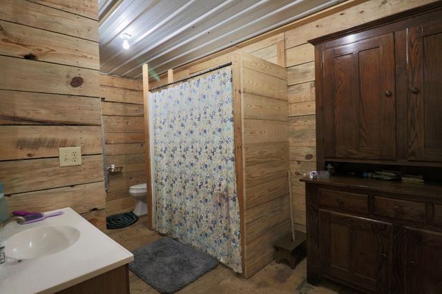 4561 Mayberry Prong Rd, Linden, TN 37096