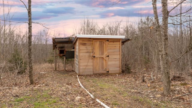 4561 Mayberry Prong Rd, Linden, TN 37096