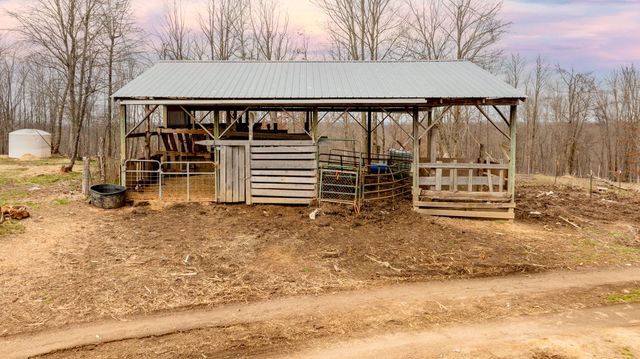 4561 Mayberry Prong Rd, Linden, TN 37096