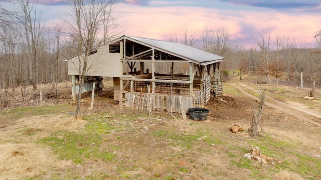 4561 Mayberry Prong Rd, Linden, TN 37096