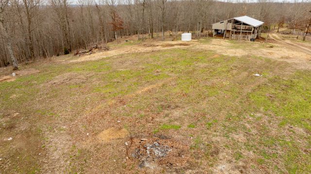 4561 Mayberry Prong Rd, Linden, TN 37096
