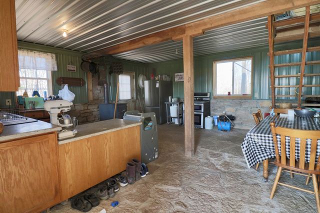 4561 Mayberry Prong Rd, Linden, TN 37096