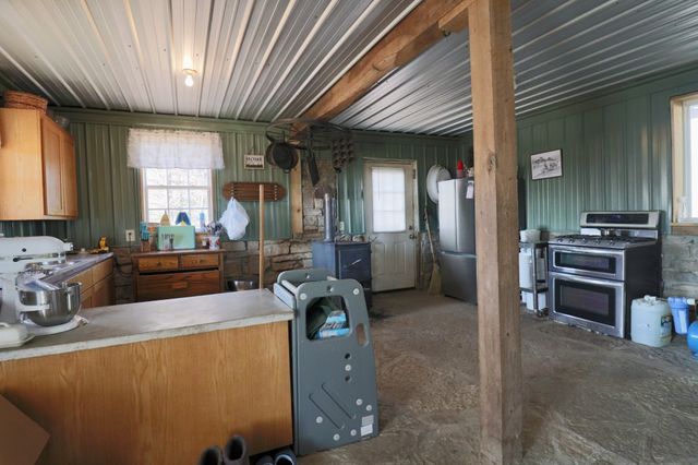 4561 Mayberry Prong Rd, Linden, TN 37096