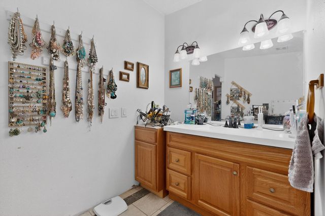 8 Tiempo Road, Jarales, NM 87023