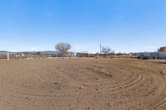8 Tiempo Road, Jarales, NM 87023