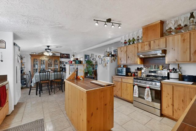 8 Tiempo Road, Jarales, NM 87023